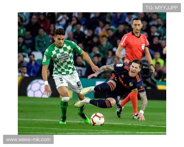 阿拉维斯定位球战术奏效，精准传球引爆进攻端